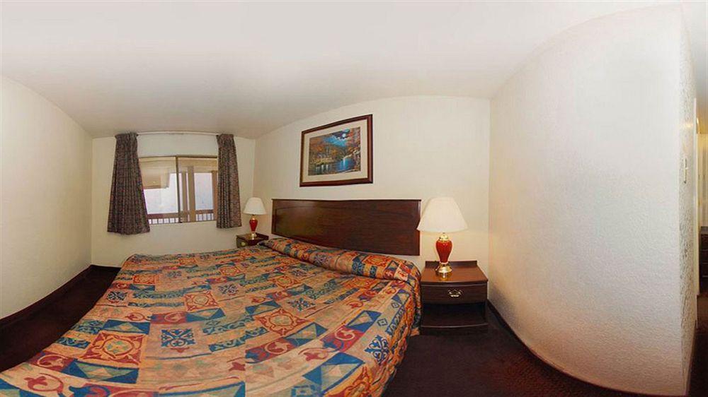 Hotel Suburban Extended