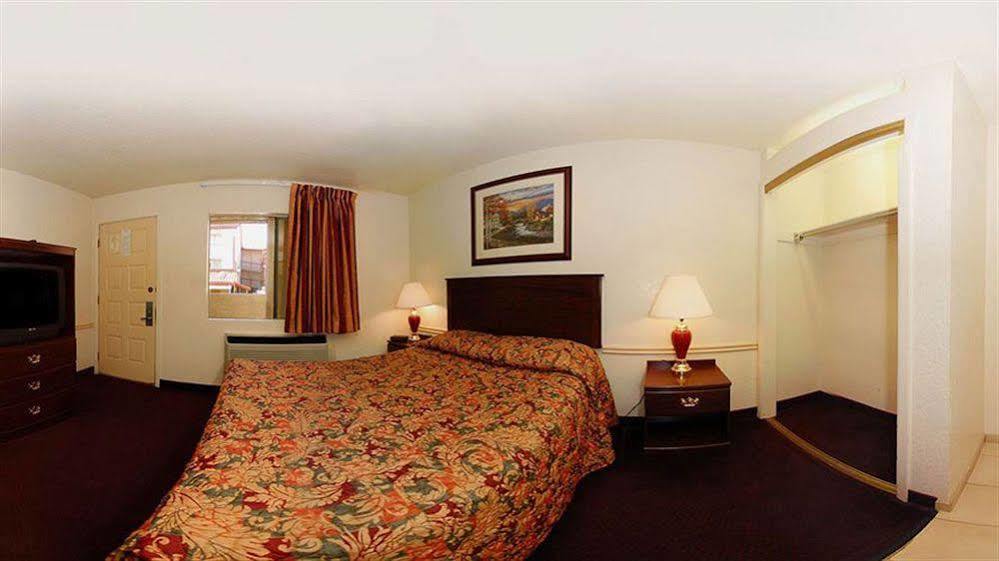 Hotel Suburban Extended